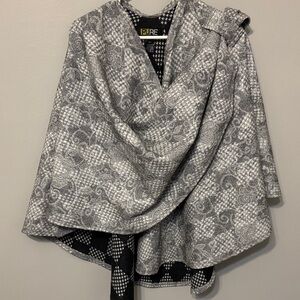 Pure Essence Black and Gray Patterned Wrap